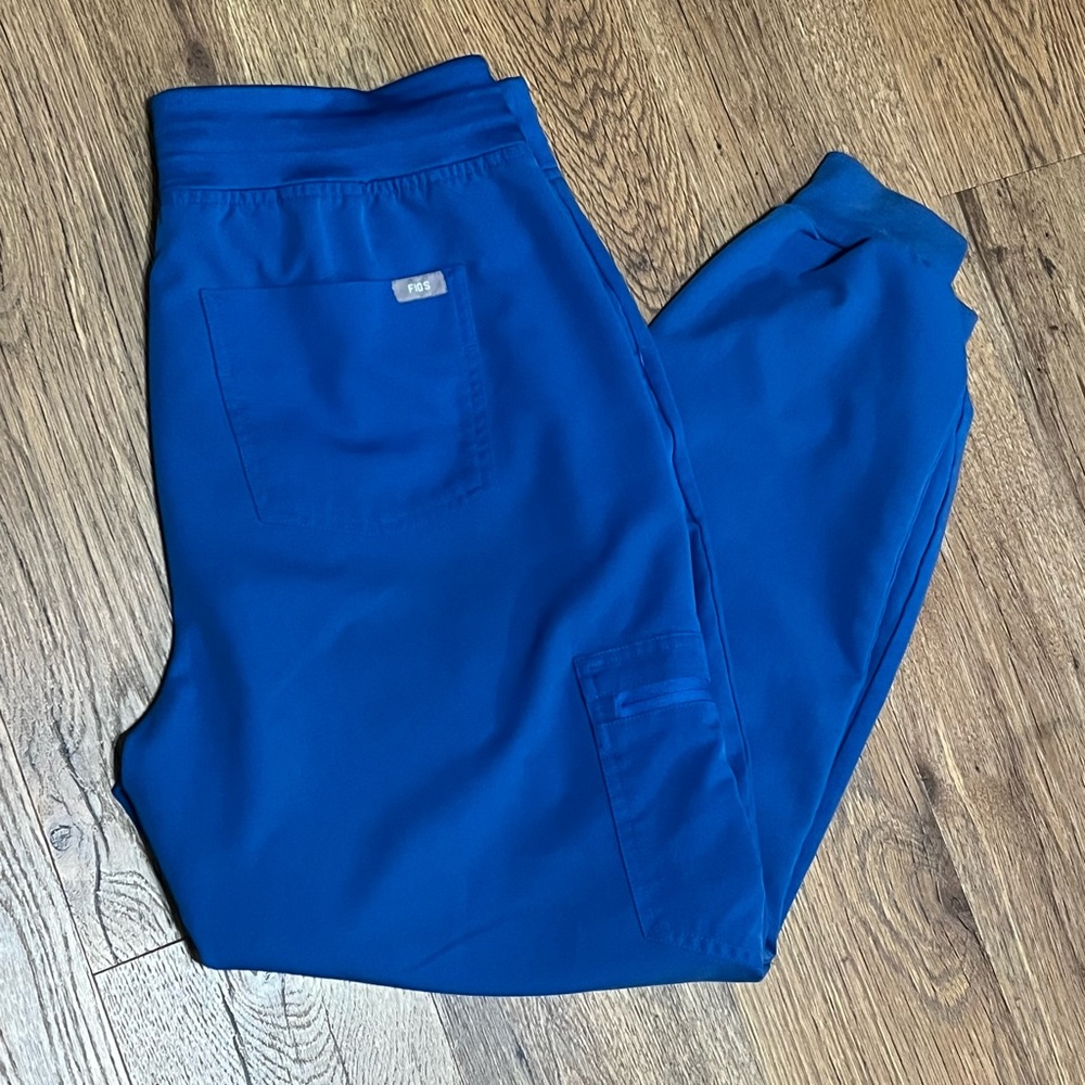 Figs Women's High Waisted Zamora Scrubs Joggers in Royal Blue - Large